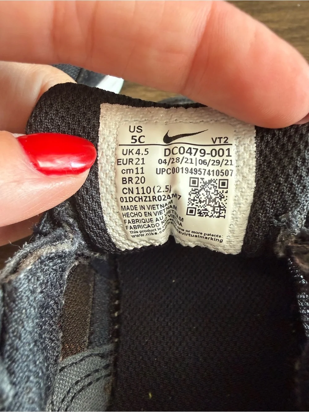 Nike Kids Slip On Athletic Sneaker Black White US 5C EU 21 DC0479-001